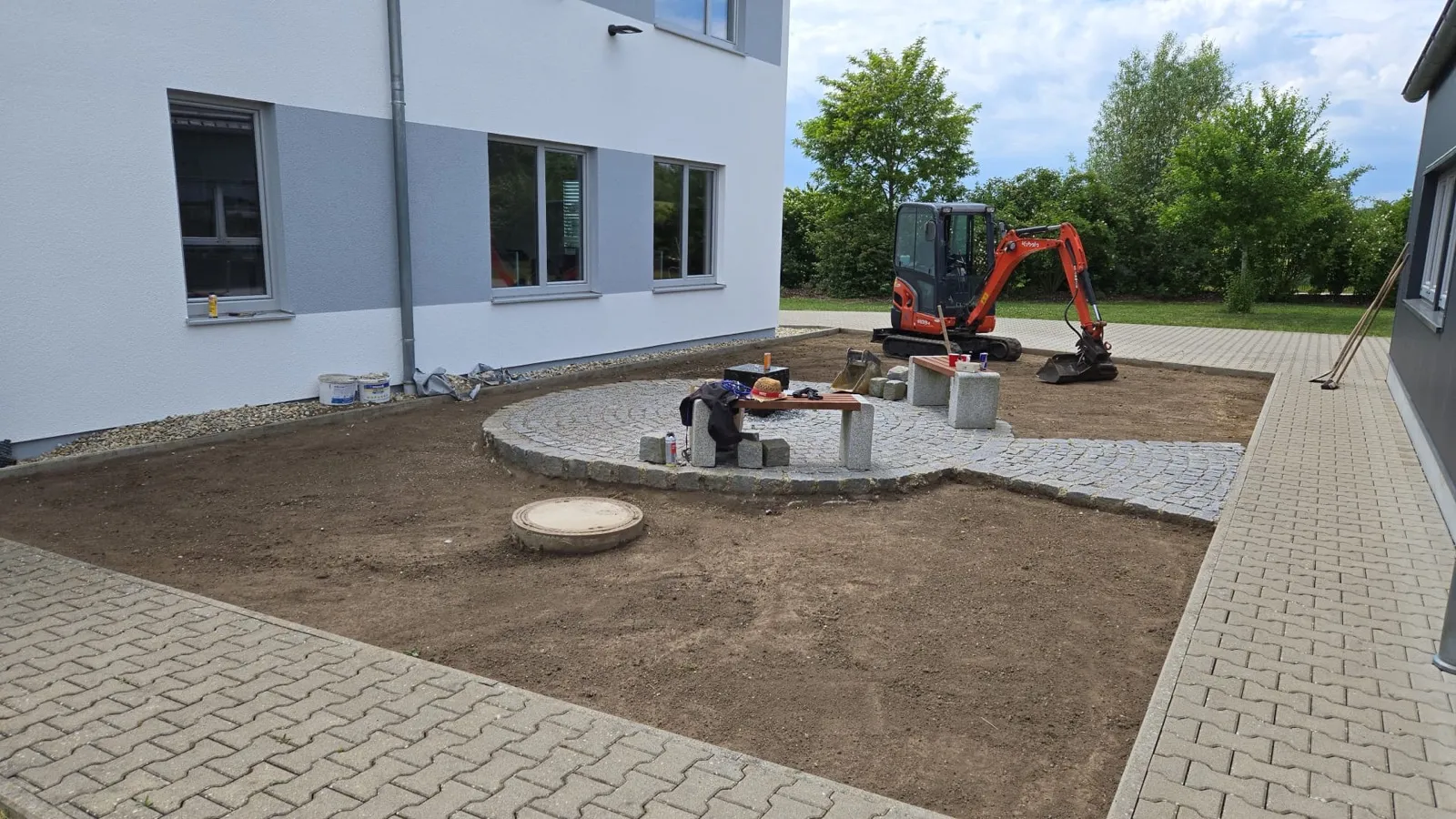 Pflasterarbeiten & Natursteinweg – DE Gartengestaltung Projekt 21